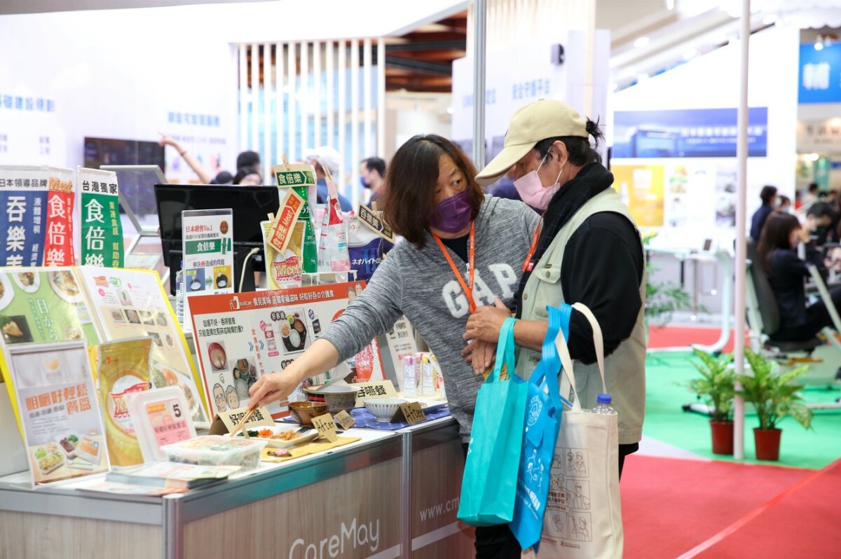 樂美多年引進日本第一品牌吞嚥介護食的調製劑，協助照顧者備餐更容易。