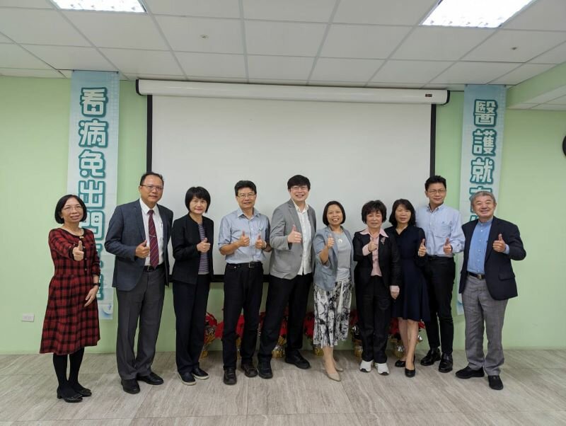 屏東縣私立吾老莊住宿長照機構舉辦「112-113年度護理機構重點趨勢主題培訓課程研發成果分享會」，集結相關單位共61人參與。(圖片來源/大愛護理之家)