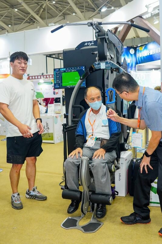 無論是長照機構的效率升級、居家安全的強化，或藥局、中醫、健康促進等周邊產業的跨域串聯，都在本次展會中完整呈現。(圖片來源/侒可傳媒)