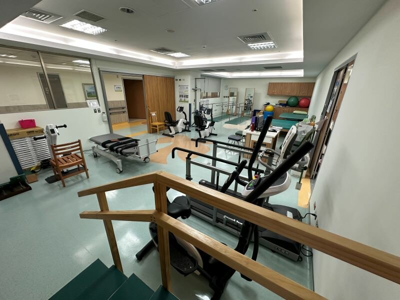 台中醫院前瞻復健病房物理治療室。