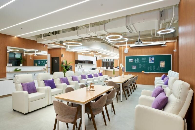 內湖為圓石成立首間日照中心，營造去機構感的氛圍，打造長輩的第二個家。(圖片來源/圓石社區長照機構)