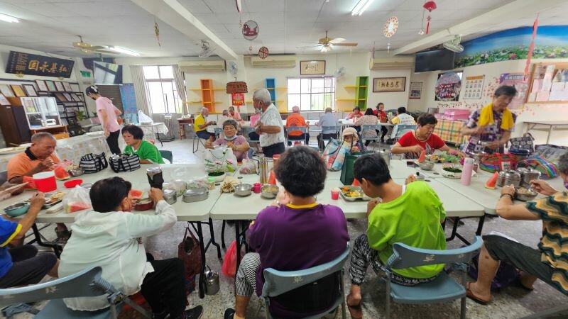 農村社區綠色照顧計畫以「共食、共學、共工」延續農村互助精神，讓長者走出孤島。(圖片來源/農村水保署)