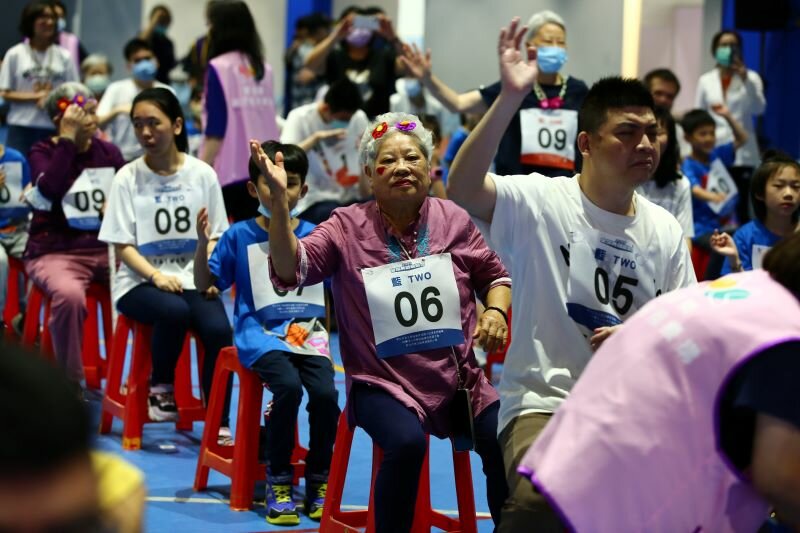 長輩們參與全齡共融運動會。(圖片來源/愛迪樂)