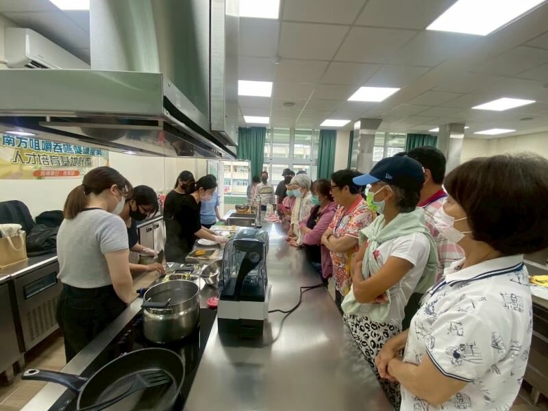 「大南方咀嚼吞嚥人才培育基地」以高雄為核心，串聯北中南16所夥伴學校，形成跨區域的人才培育網絡。(圖片來源/高雄醫學大學)