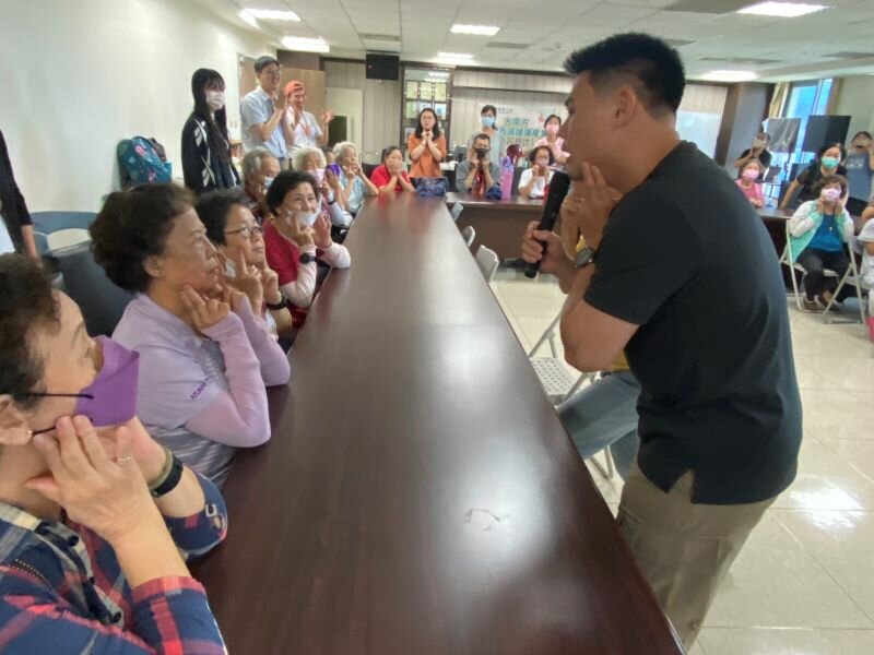 高雄醫學大學長期深耕高齡照護，結合既有的「老少共學」與「高齡友善教育」能量，並串聯長照機構，打造完整的臨床與實習場域。(圖片來源/高雄醫學大學)