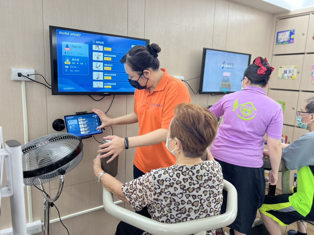 引進「雄感動」智慧體感設備能產出長輩體能量化數據。(圖片來源/旭登護理之家)
