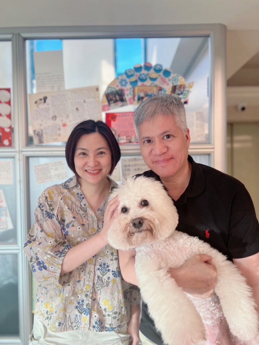 貴族老人長期照護中心主任桑予群（右）與 太太張妤安（左）共同經營。