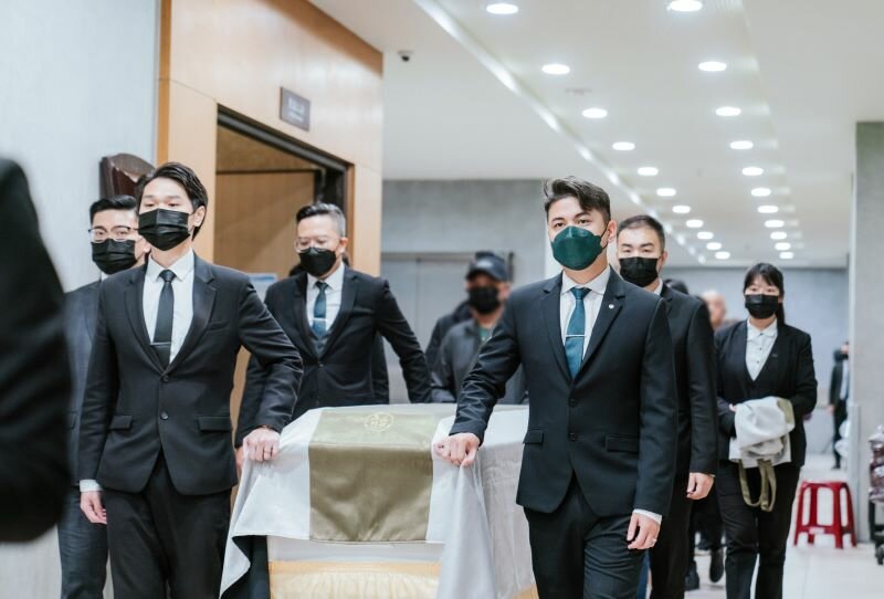 告別人生，需要更完整的安寧善終支持網。(圖片來源/單程旅行社)