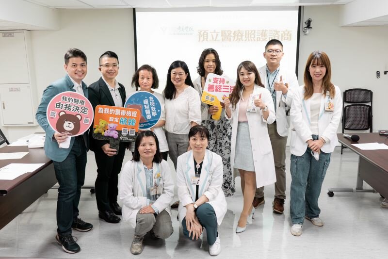 在安寧善終路上，預立醫療照護諮商（ACP）是重要的一環。(圖片來源/單程旅行社)