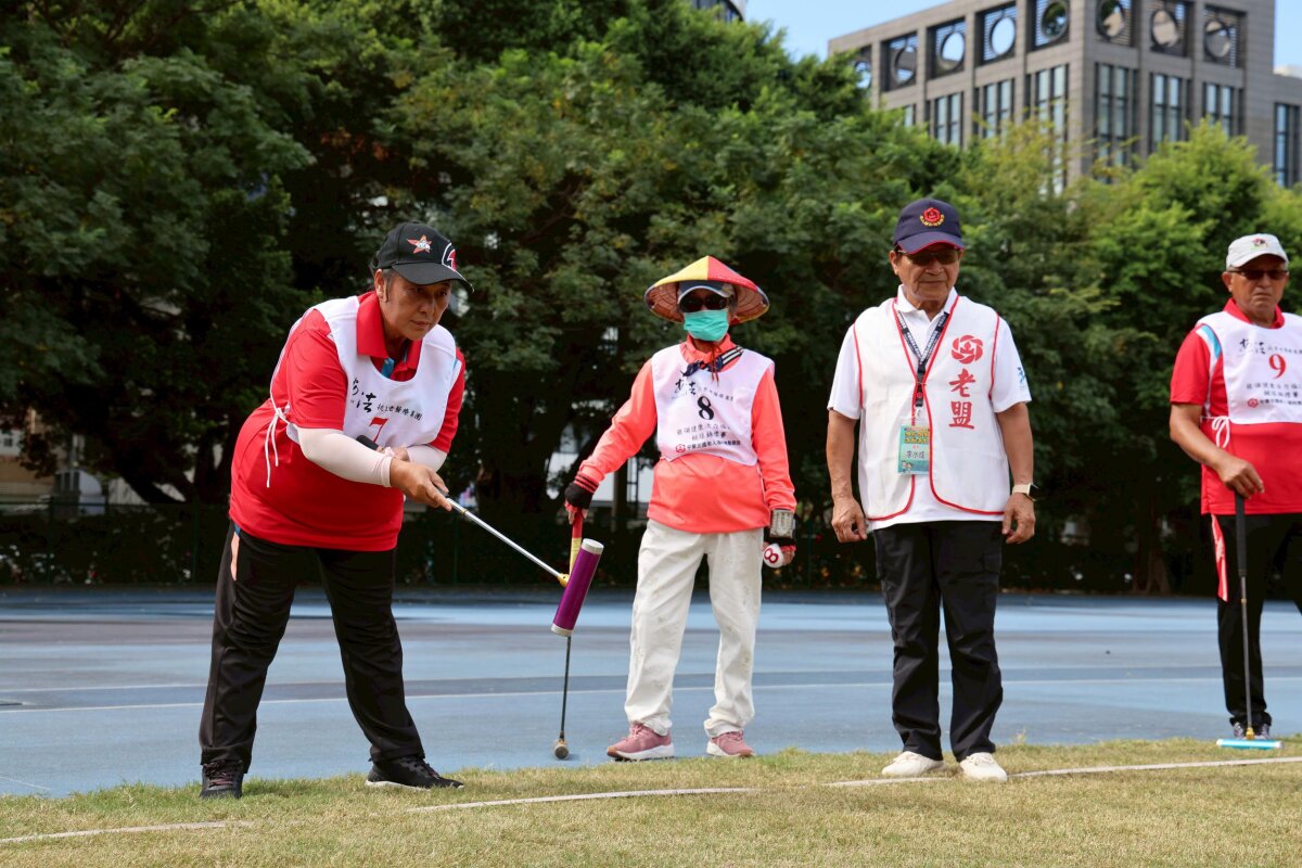 槌球運動讓長輩走出家門、建立運動習慣，更在團隊合作與友誼交流中實踐成功老化、健康老化精神。（圖/老盟）