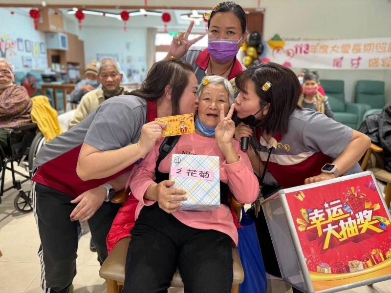 日照中心年度尾牙與長輩們同樂。(圖片來源/大愛長照體系)