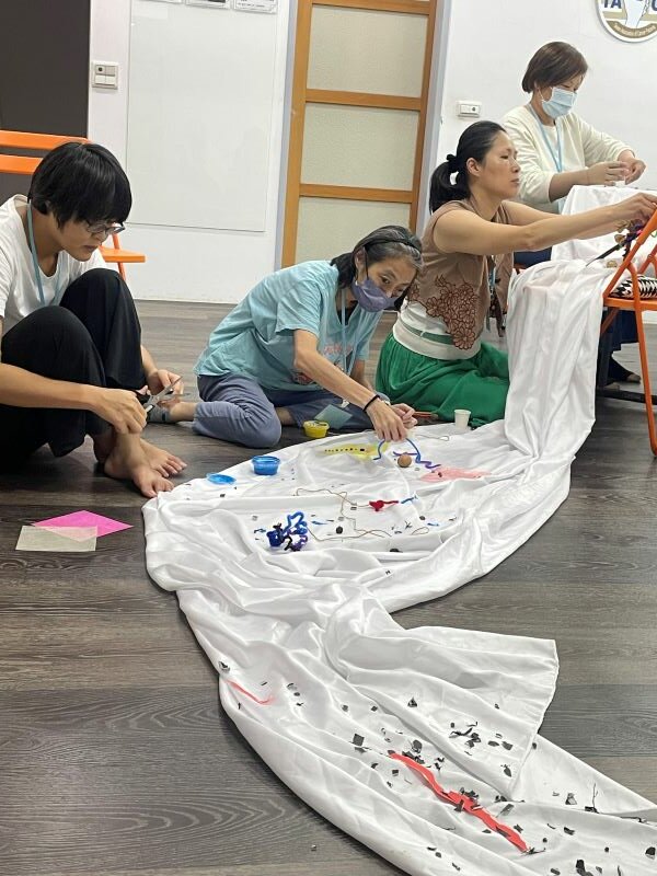 癌友在全癌連在「好久不見：與自己相癒」工作坊中，藉由探索哀傷，找回自信與希望。（圖片來源／台灣全癌症病友連線）