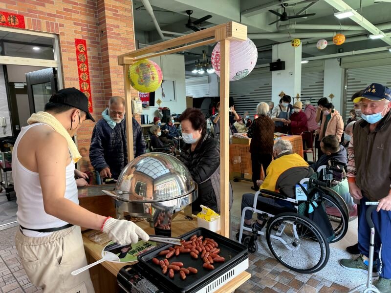 日照小型市集讓長輩重溫過去生活回憶，並達到認知訓練 。(圖片來源/循仁有限公司)