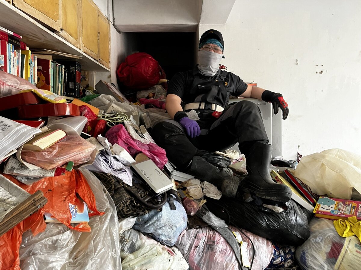 曾經在清理一個現場，緊急救援服務系統定期電話問安功能準時響起，但人已不在。(圖片來源/盧致宏)