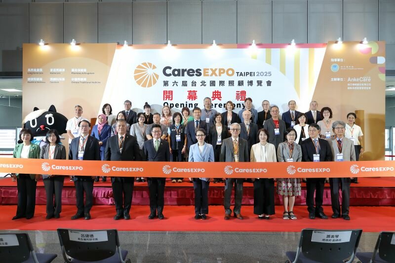 以「照顧串聯∞：科技新潮流，照顧新視界」為主題，今年副總統蕭美琴、衛福部次長呂建德及多位中央與地方首長皆出席展會。(圖片來源/侒可傳媒)
