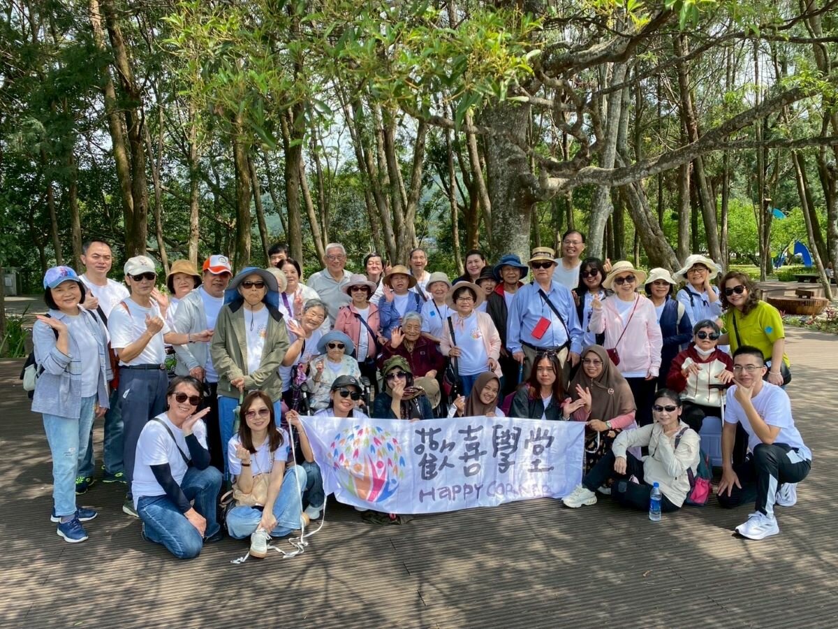 「歡喜學堂」最具代表性的活動，是每半年一次的「歡喜慢遊」。（圖片來源／侯勝宗）
