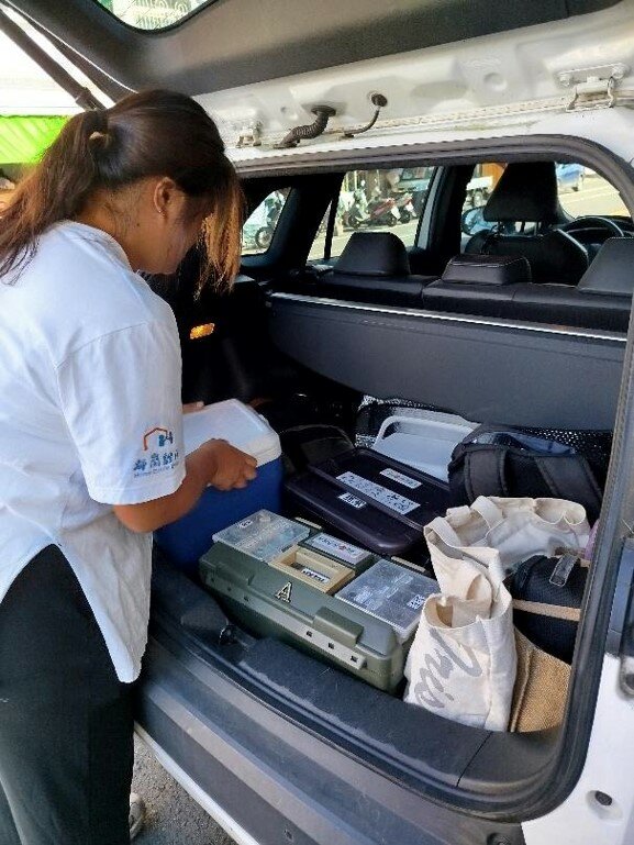 在宅醫療團隊出發前的準備。(圖片來源/資策會科法所)