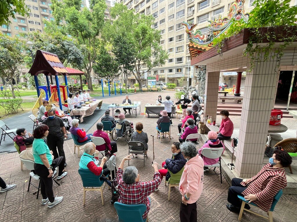 歡喜學堂打造桃園第一個認知休憩站，一旁公園成為戶外教室。