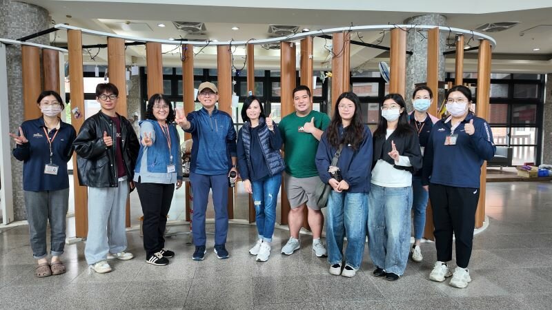 侯勝宗帶學生走訪台中清水永信心佳社區長照機構。(圖片來源/侯勝宗)