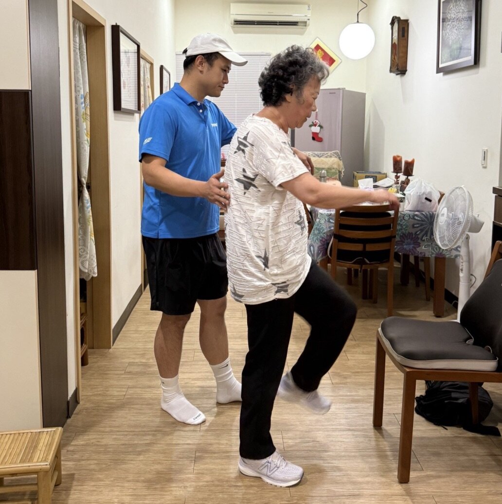 銀髮健身的關鍵不是教動作，而是「功能評估」。(圖片來源/胡孝新)