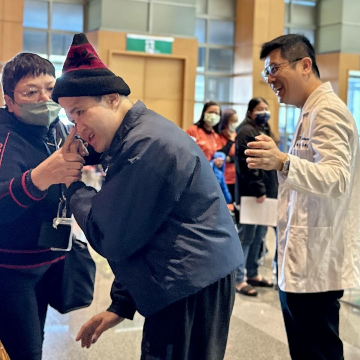 【黃群宸專欄】從「延緩失能」到「維持功能」的視力與聽力照護目標