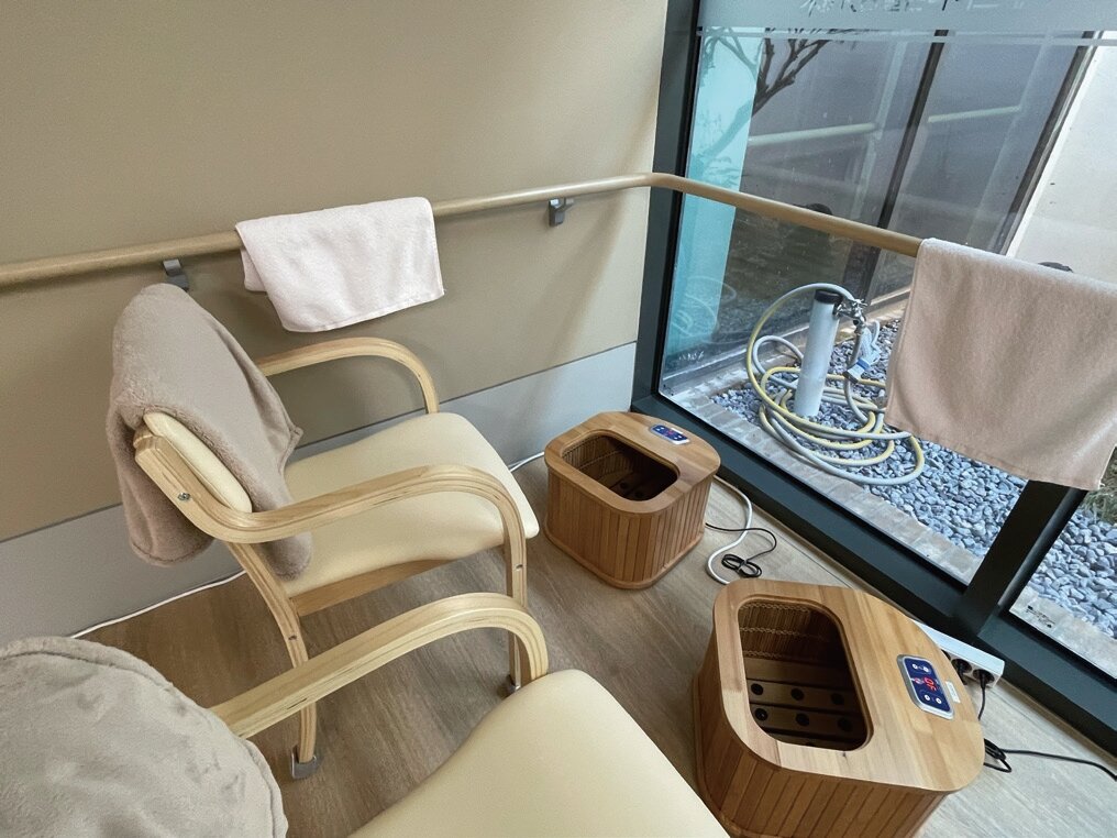 韓國幾乎所有家庭都有足浴習慣，也帶進長照機構裡。