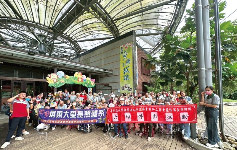 住宿機構長輩至六堆出遊。