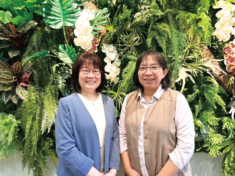士糧社福台北服務處處長黃淑華（左）、花東服務處長處長倪頌惠（右）。
