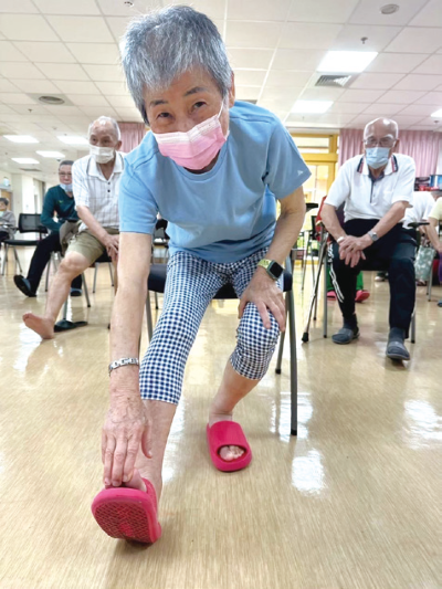 日照的長輩正參與活動。