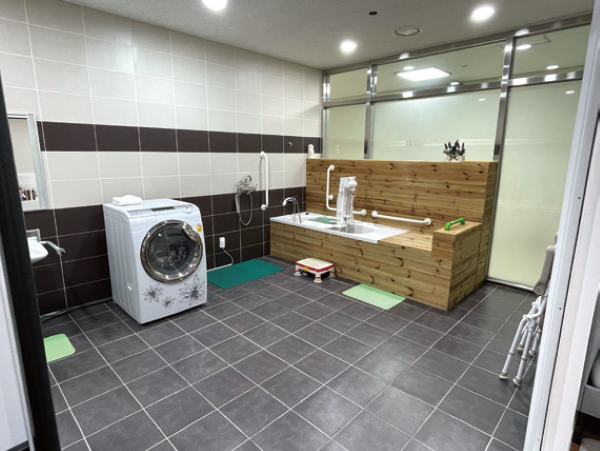 SSIIC設置住宅環境測試實驗室，模擬高齡者的實際生活環境，展示支持日常生活、身體活動以及維持和改善認知功能的設備。