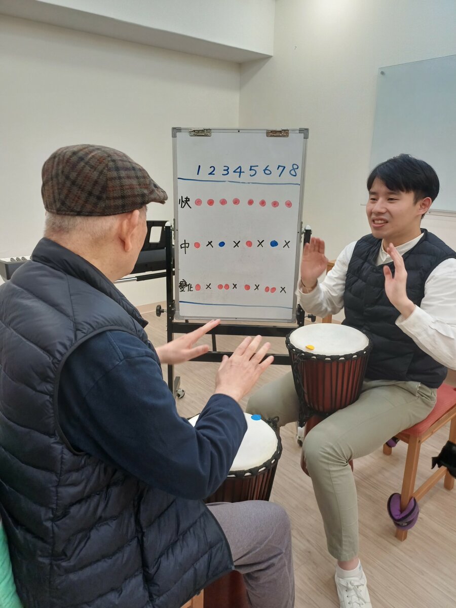 失智復健認知治療。(圖片來源/起辰聯合治療所)