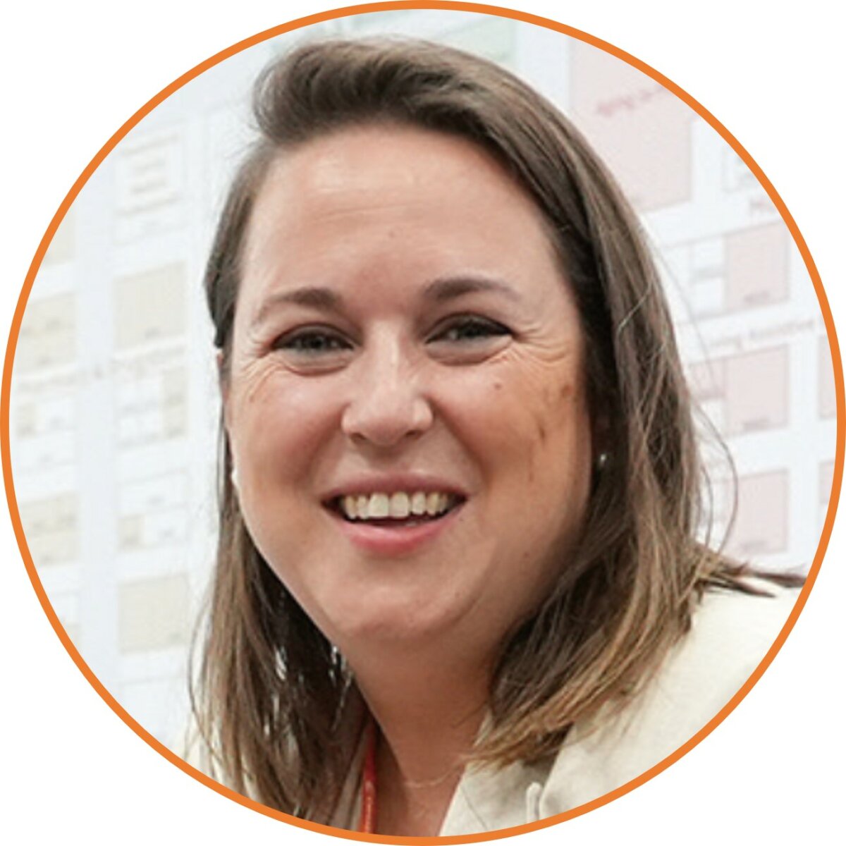 西班牙納瓦拉健康集群（Navarra Health  Cluster, NHC）執行 長，長期關注健康科 技、生醫創業與照護 轉型，是西班牙健康 創新政策的重要推手 之一。NHC成立於 2022年，是一個由納 瓦拉地區企業與研究 機構組成的非營利聯 盟，目前共有57個會 員單位，涵蓋生技 製藥、醫療科技、服 務與流通等領域，核 心任務是促進知識交 流、公私協作與技術 轉移，強化健康產業 生態系的競爭力。