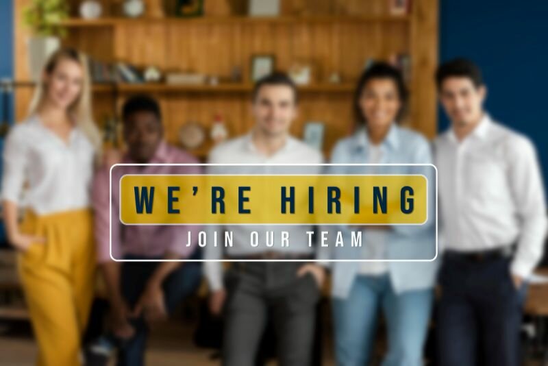 照顧產業人力發展未依常年缺工大量投入令人擔憂，建議開放多層級的技能檢定，吸引年輕人投入長照行業。(圖片來源/freepik)