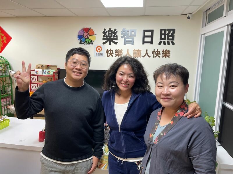 樂智日照中心股東三人組，樂智公司股東萬宣慶（左起）、樂智公司負責人田雅蘋、樂智日照中心業務負責人李秀涵。(攝影/戴淨妍)