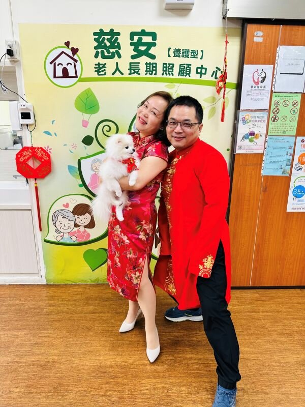 弟弟蔡福文（右）從小與蔡淑芬形影不離，現成為不可或缺的副手。(圖片來源/蔡淑芬)