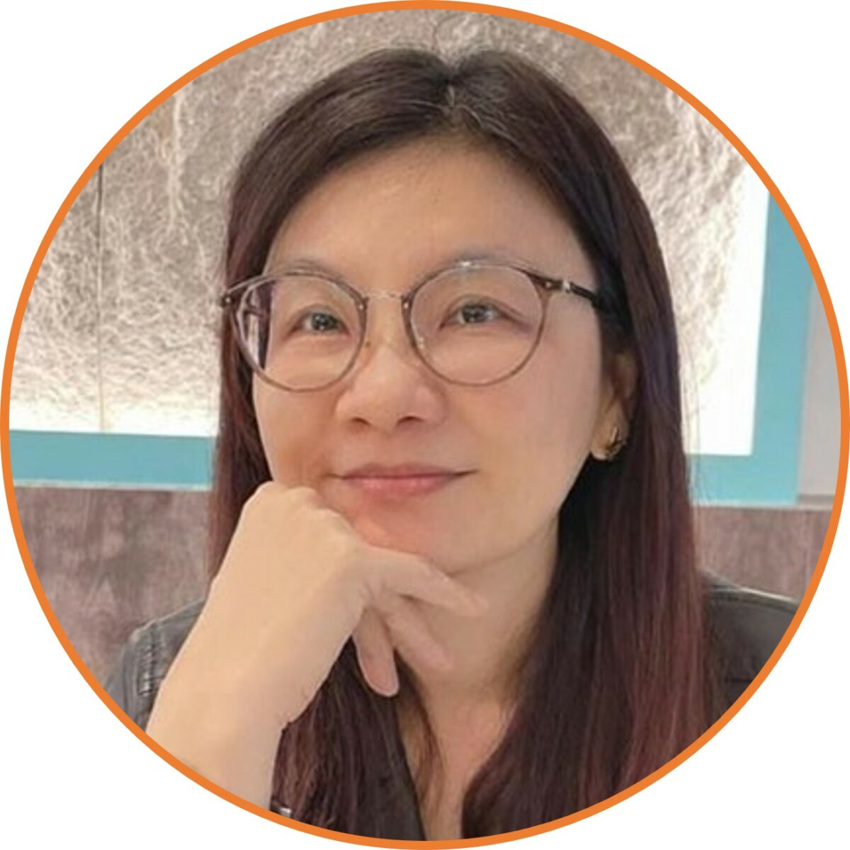 高雄醫學大學口腔衛生學系教授黃曉靈，