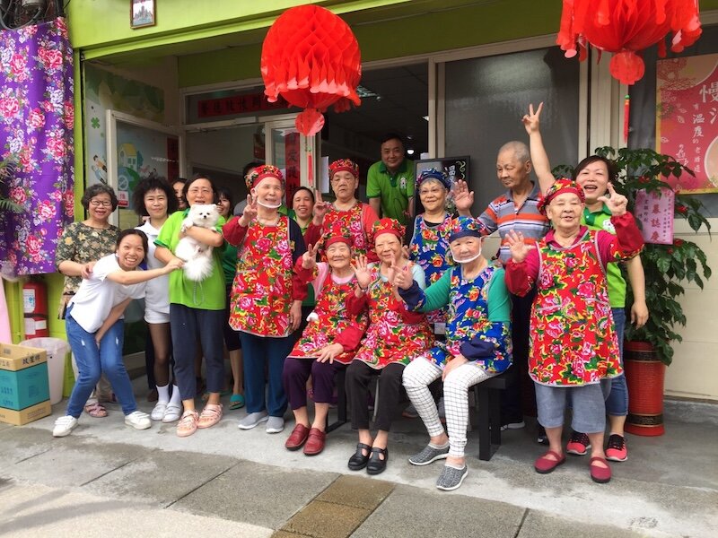 慈安曾讓住民長者經營「慢漫等金久咖啡」，長輩都很開心有所貢獻。(圖片來源/蔡淑芬)