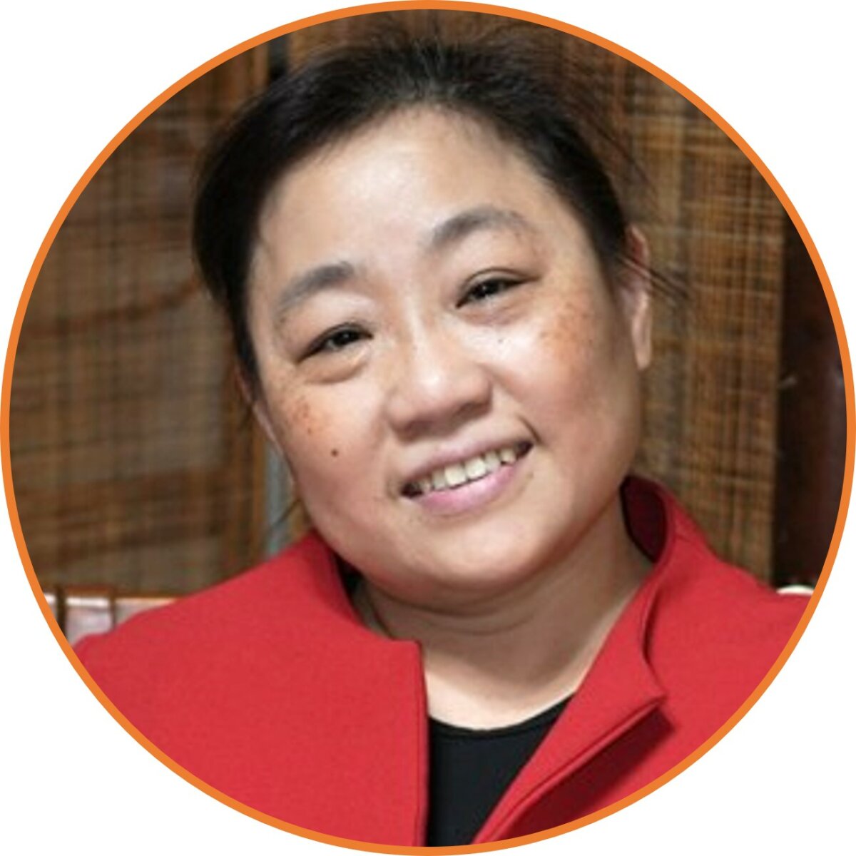 作者楊式辰為現任臺北市立聯合醫院仁愛院區護理督導長，為護理學會長期照護委員會委員、護理師護士公會全國聯合會長照政策委員會委員