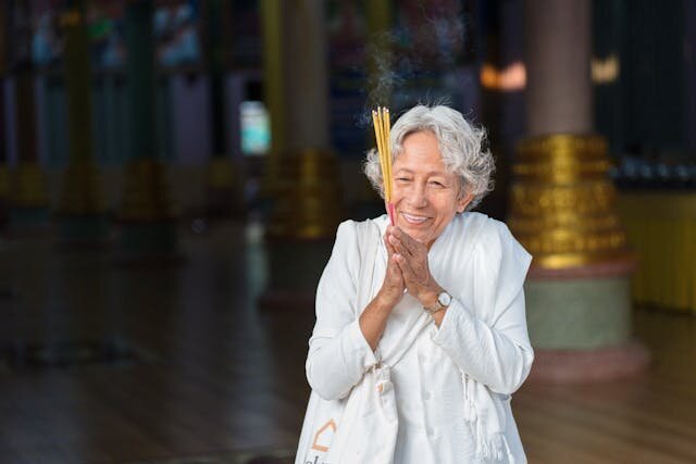 病人的傳統佛道教信仰，遇上子女的現代基督宗教信仰，家庭隱藏著一道深刻的信仰鴻溝。(圖片來源/pexels)