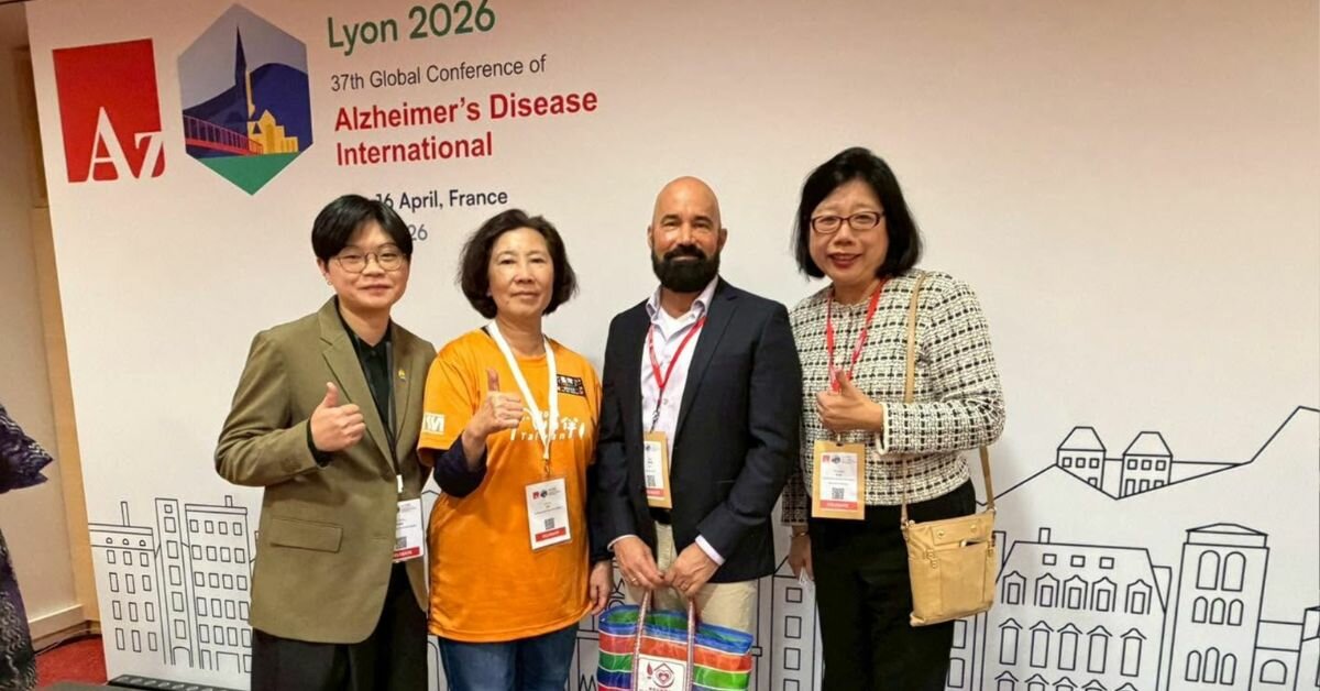 旭登體系創辦人李麗珠（左二）善於培養人才，年初與富岡團屋主任沈瑋柔（左）赴法國出席法國國際失智症協會年會。（圖片來源／楊梅富岡失智團屋）