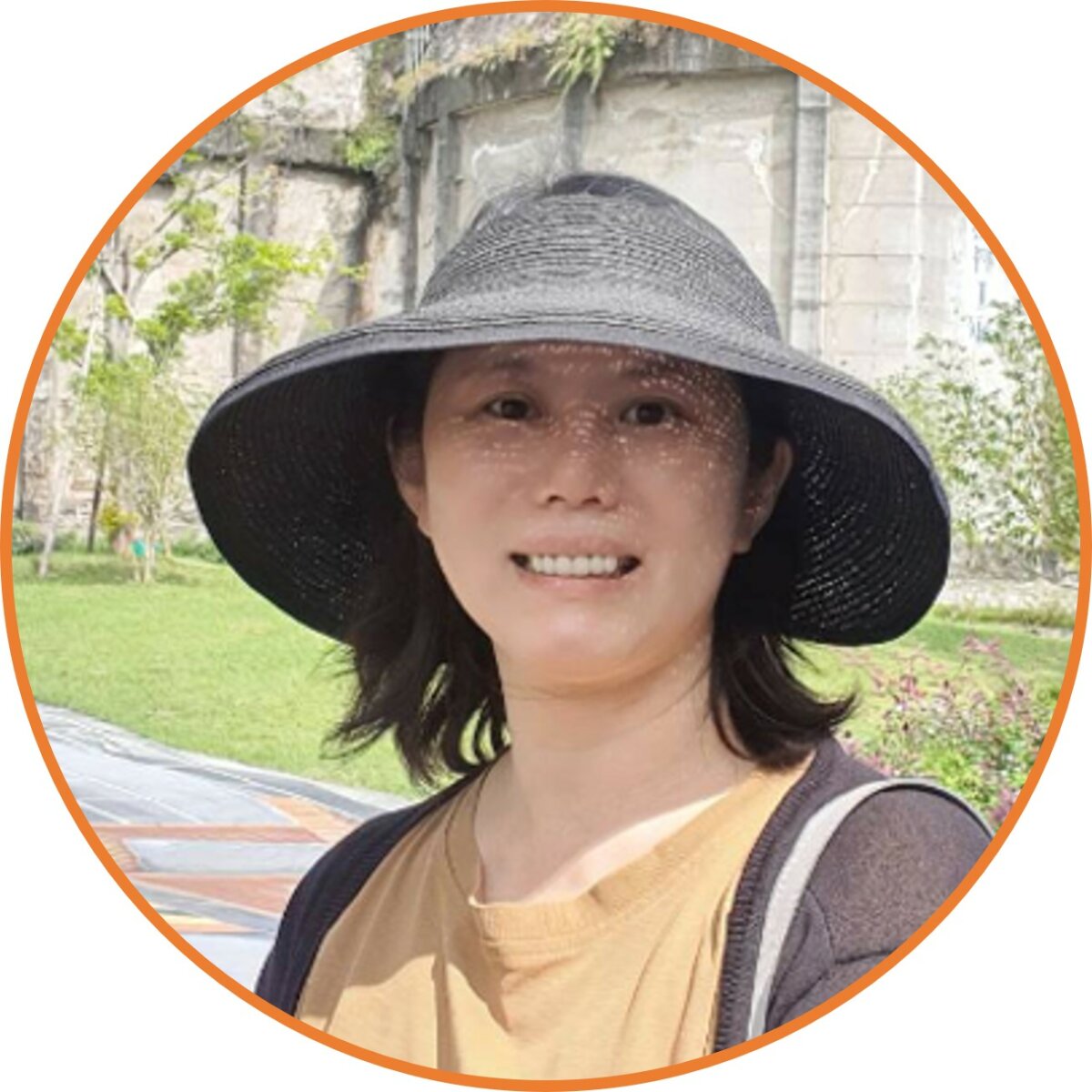 作者張碧純任職於天主教中華聖母修女會醫療財團法人天主教聖馬爾定醫院出院準備組組長，從事出院準備服務護理師工作多年，長照1.0至3.0服務及對象不斷擴大，對急性醫療增加許多工作負擔，但長照資源卻是出院準備過程很大的後盾，協助個案後續照顧更穩定、家屬照顧有後援。