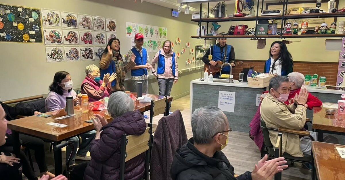 聚焦機構｜小型日照生存之道  七年級夫妻經營「老同學日照」　創新照顧讓母親遺愛人間