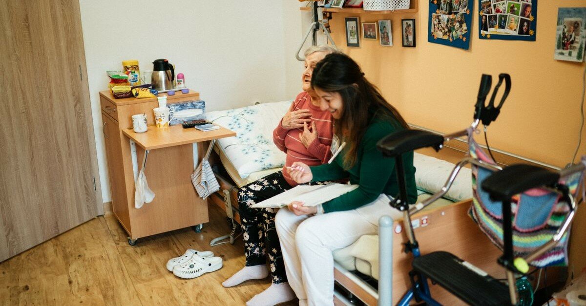 【黃惠璣專欄】長期照護機構護理師應具備的能力是專才還是通才？