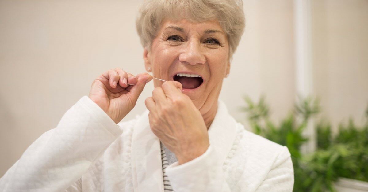 【台灣護理學會專欄】落實正確口腔清潔與照護 提升長者生活品質