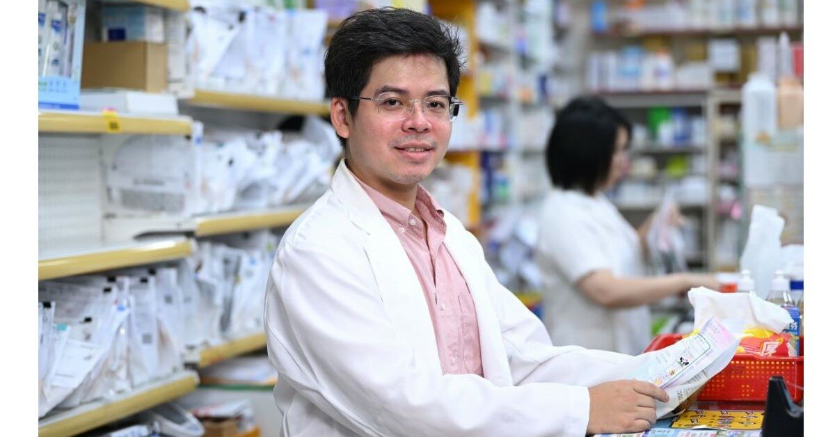 【封面人物】熱血藥師的長照行旅 鄭文柏燃燒熱情耕耘社區 寫下藥局新篇章