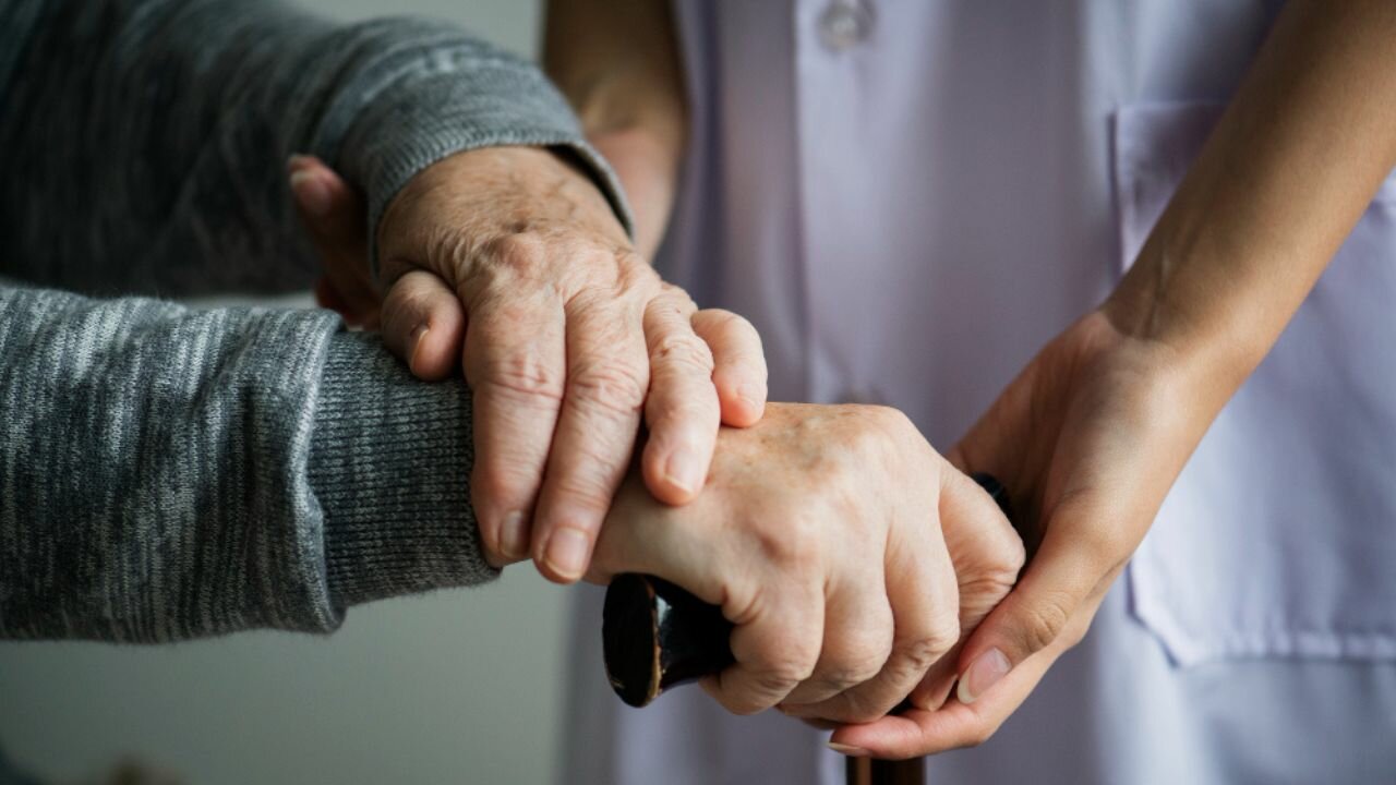 【潘熙明專欄】善意與隱憂並存的抉擇 80歲免巴氏量表聘僱外看政策評論